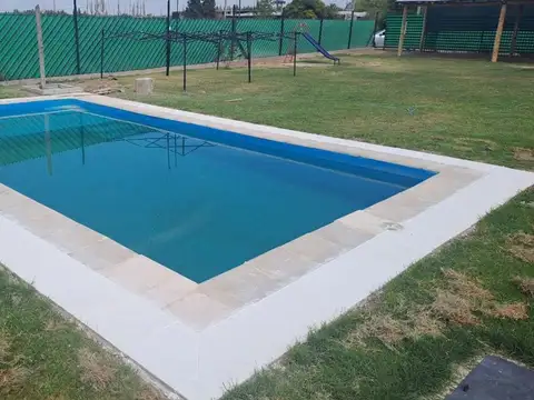 VENTA QUINCHO CON PISCINA EN 3 DE MAYO LAVALLE.