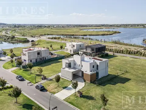 Casa en venta sobre lote interno Puertos Barrio Riberas