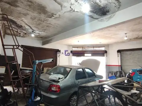 Galpón de 158m² cubiertos y 18m² descubiertos ubicado en esquina