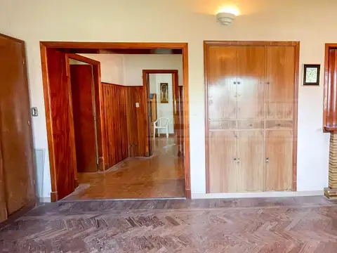 Manuela Pedraza al 3400 esquina Acassuso