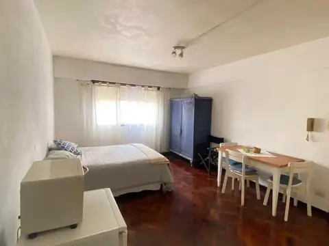 Avenida Hipólito Yrigoyen 2100