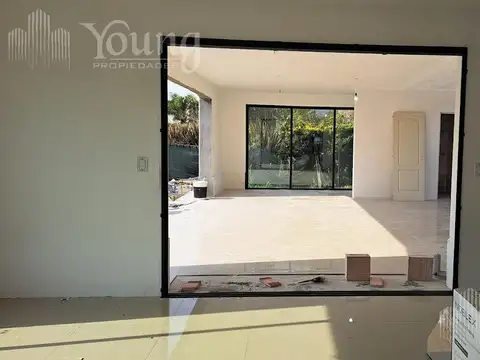 Casa en Venta con 2 cocheras