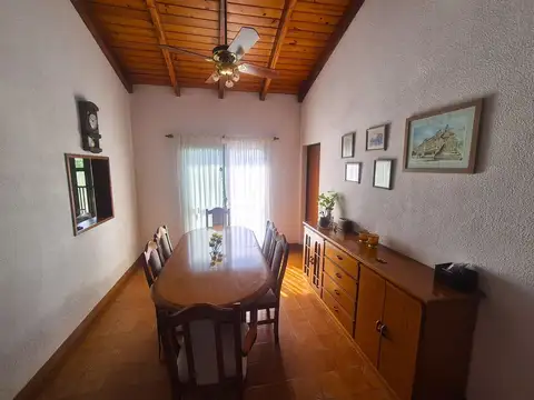 CASA 3 DORMITORIOS, QUINCHO Y PILETA- SAN LORENZO