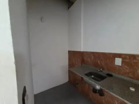 OFICINA EN LOMA VERDE COLECTORA OESTE