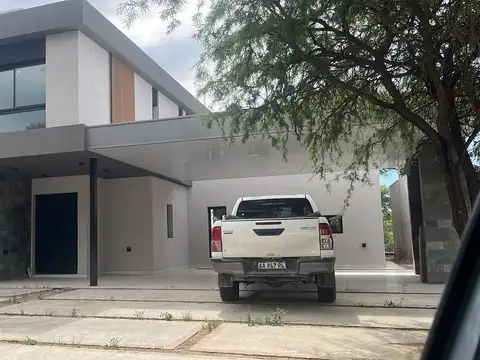 Casa en Siete Soles Alqarias 2 a estrenar excelente iluminación y ubicación