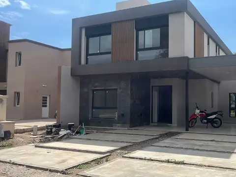 Casa en Venta al Este