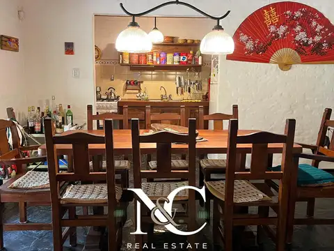 Casa 4 ambientes con 2 baños