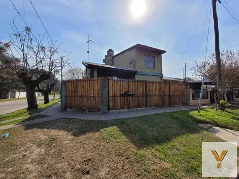 Casa en venta - 4 Dormitorios 3 Baños - 180 mts2 - El Talar