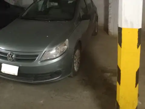 SE VENDE COCHERA CON AMPLIA BAULERA, OPORTUNIDAD!