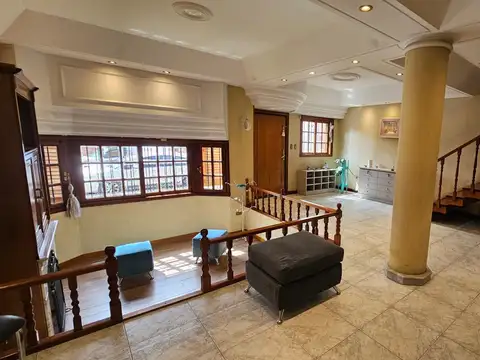 Casa 5 ambientes con 4 baños