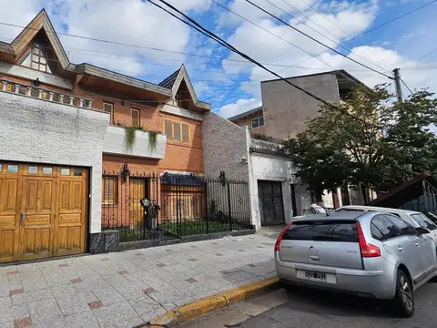 Hermoso Chalet de 5 ambientes en Lomas del Mirador