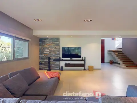 Casa 6 ambientes con 5 baños