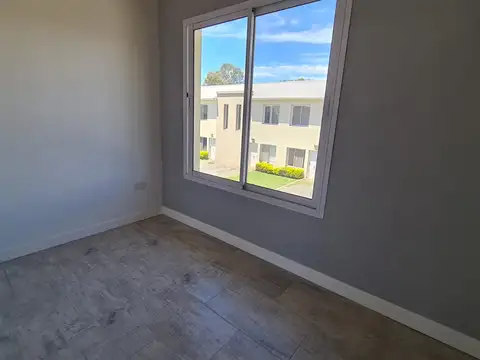 Casa 2 ambientes con 2 baños