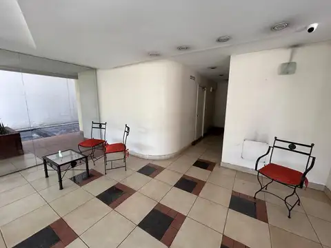 Reconquista 100, Piso 4