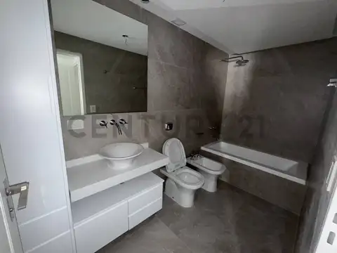 Departamento 5 ambientes con 4 baños