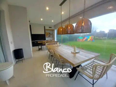 Casa 6 ambientes con 5 baños