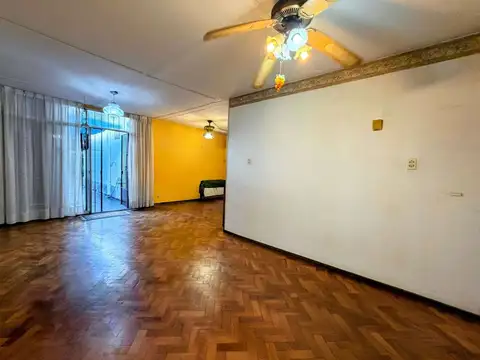 Casa 5 ambientes con 2 baños