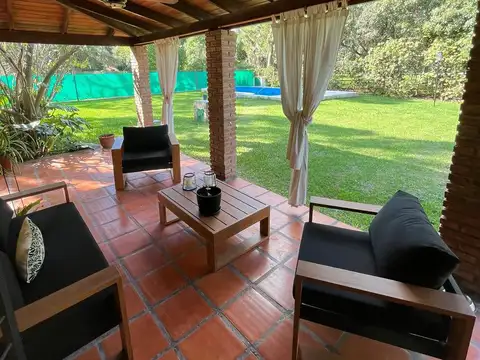 Casa en Venta con 2 cocheras