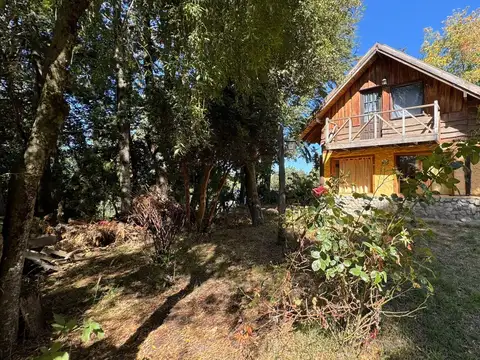 VENTA lote de 1220m2 con todos los servicios y casa de 100m2 para reconstruir - V. la Angostura