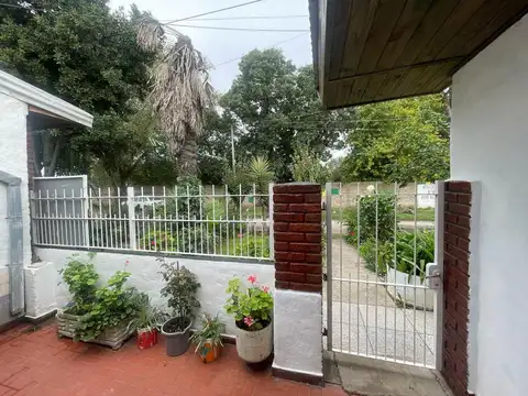 Casa 3 ambientes + Departamento Barrio Pueyrredon