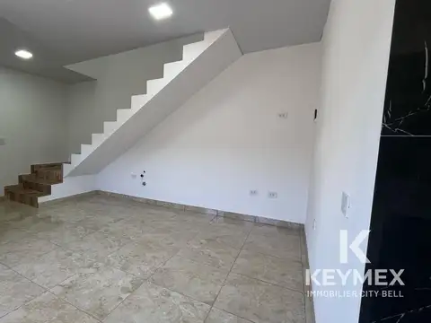 Depto Tipo Casa en Alquiler en City Bell, $ 1.100.000