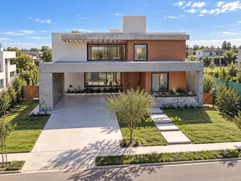 Casa en venta de 3 dormitorios con pileta en Vida Barrio Cerrado, Funes