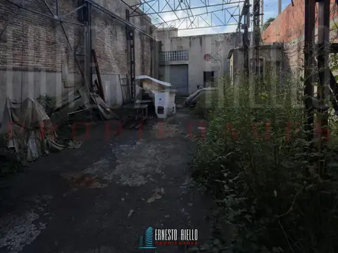 VENTA GALPON/ DEPOSITO , MUY BUENA UBICACIÓN ESTRATEGICA  , DOCK SUD, AVELLANEDA.