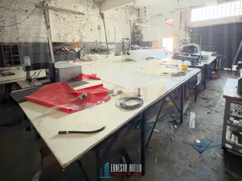 VENTA GALPON/ DEPOSITO , MUY BUENA UBICACIÓN ESTRATEGICA  , DOCK SUD, AVELLANEDA.