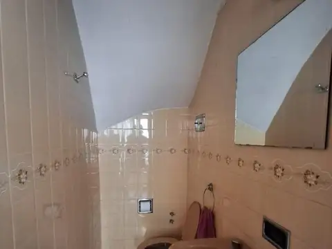 Depto Tipo Casa 5 ambientes con 4 baños