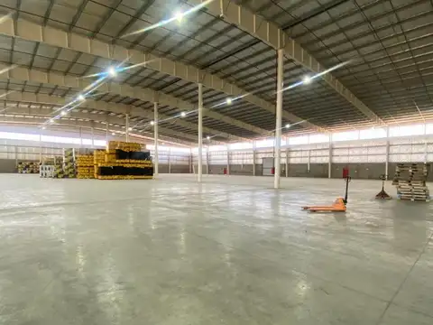 Nave industrial de 6.000 m2 en Polo Industrial Ezeiza