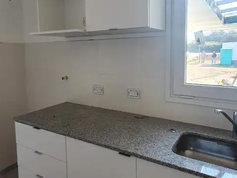 Casa en venta - 2 Dormitorios 1 Baño - Los Hornos
