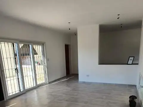Casa en venta - 2 Dormitorios 1 Baño - Los Hornos