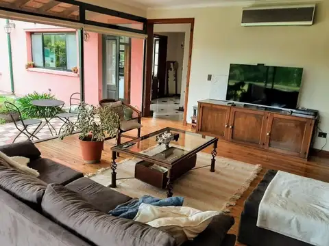 Casa en Venta en Haras Santa María, USD 400.000