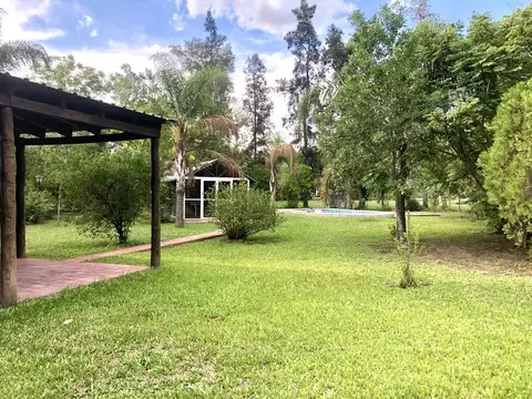 Chalet con piscina y quincho en Chacras de Benitez!