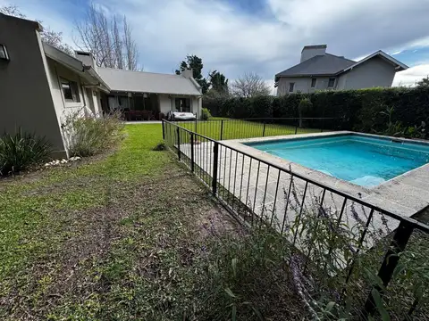 Casa 5 ambientes con 4 baños