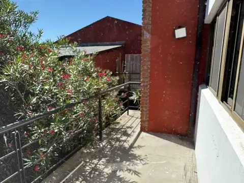 Depto Tipo Casa en Alquiler de 4 ambientes