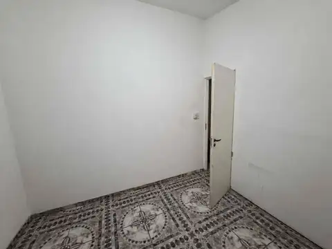 Casa 3 dormitorios con cochera y parrillero.