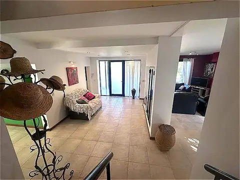 Casa 4 ambientes con 3 baños