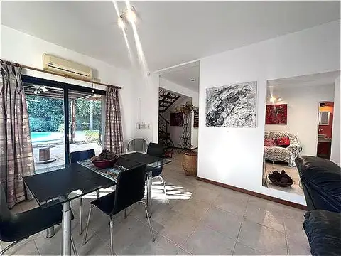 Casa en Venta con 2 cocheras