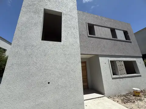 VENTA DE CASA EN SANTA ELENA - PILAR