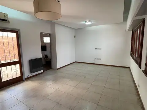 12 e/ 45 y 46 - Casa 3 Dormitorios
