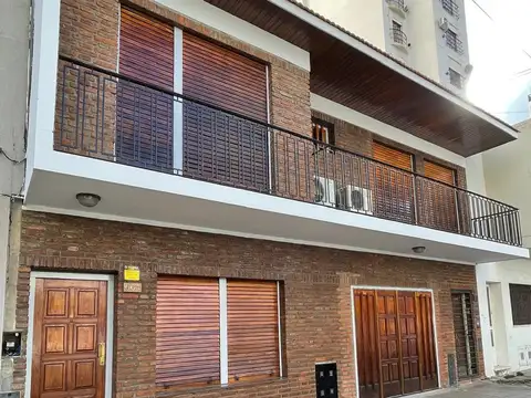 12 e/ 45 y 46 - Casa 3 Dormitorios