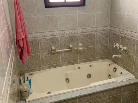 EXCELENTE CHALET EN LINIERS