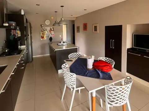 Avenida Brigadier General Juan Manuel De Rosas 9200