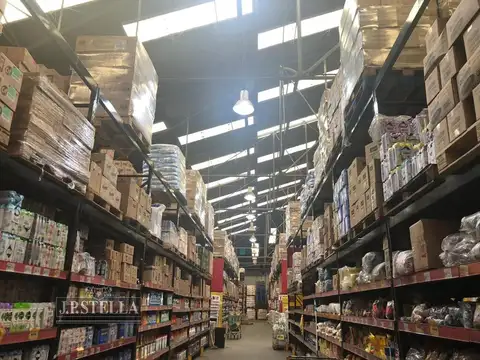 Galpon en Venta en Isidro Casanova, USD 4.000.000