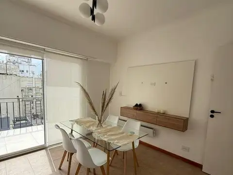 3 AMBIENTES CON DEPENDENCIA A LA CALLE CON BALCON