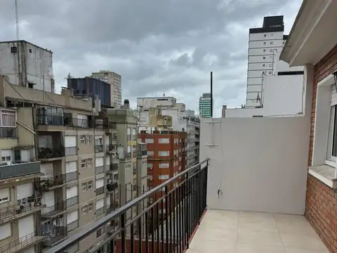 3 AMBIENTES CON DEPENDENCIA A LA CALLE CON  BALCON