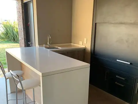 Casa en Venta con 4 cocheras