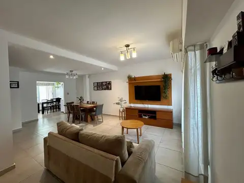 Casa en Venta en Villa Sarmiento, USD 179.900