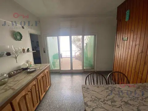 Casa 4 ambientes con 2 baños